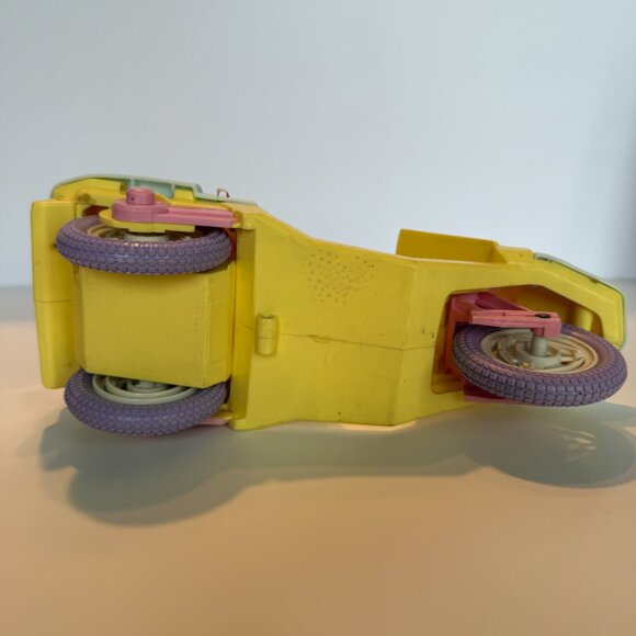Vintage Mattel 1989 Arco Barbie Pink & Yellow Scooter- BROKEN ITEM, NEEDS REPAIR - Picture 8 of 8